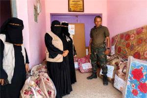 اتحاد نساء أبين يوزّع مساعدات إيوائية وصحية على نزيلات السجن المركزي
