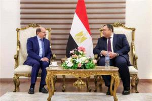 رئيس الوزراء اليمني يصل القاهرة للمشاركة في الحوار الاستراتيجي مع مصر