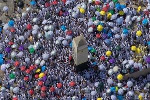 جبل الرحمة يجمع ملايين الحجاج في مشهد إيماني مهيب بعرفات