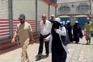 مدير عام صيرة يشارك في حملة ميدانية لمكافحة الملاريا وحمى الضنك في عدن