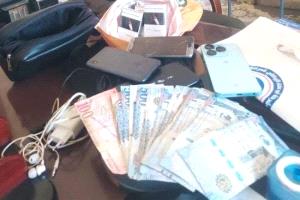 أمن المهرة يطيح بمحتال انتحل شخصية واستولى على 12 ألف ريال خلال ساعات من البلاغ