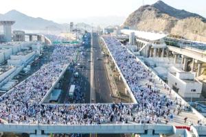 أكثر من 1.5 مليون حاج يتجهون إلى مشعر منى مع انطلاق يوم التروية
