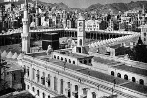 “ساعة مكة الأولى”.. مشروع مبكر في عهد الملك عبدالعزيز لتنظيم أوقات الصلاة في الحرم