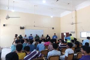 محاضرة مرورية بجامعة لحج لتعزيز وعي الطلاب بمخاطر الحوادث