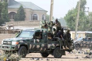 مسلحون يخطفون 10 أشخاص ويضرمون النار في منزل زعيم محلي وسط نيجيريا