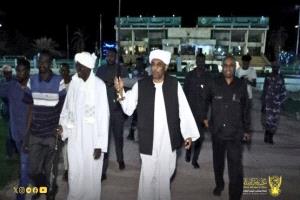رئيس وزراء السودان يؤكد استقرار الخرطوم ويدعو لعودة المواطنين