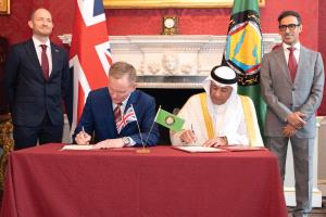 الخليج وبريطانيا يوقعان  اتفاقية التجارة الحرة