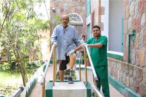 مركز الأطراف الصناعية بتعز ينجز آلاف الخدمات التأهيلية خلال أبريل
