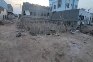 حملة ميدانية في البريقة لإزالة المخالفات العشوائية وحماية الأراضي