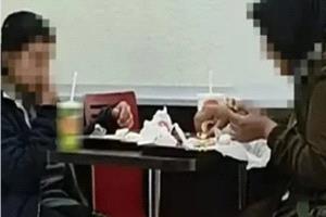 حادثة مثيرة للجدل في تركيا.. مطعم يرفض جلوس أم وطفلتها رغم دفع ثمن الوجبة
