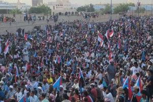 حشود سيئون تجدد دعمها للانتقالي وتؤكد تمسكها بمشروع الدولة الجنوبية
