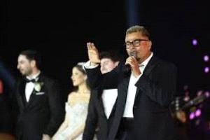 عمرو دياب يوضح تفاصيل حفل زفاف أثار الجدل