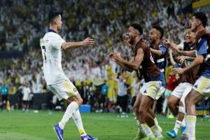 رونالدو يقود النصر لاستعادة لقب الدوري السعودي بعد انتصار كبير على ضمك