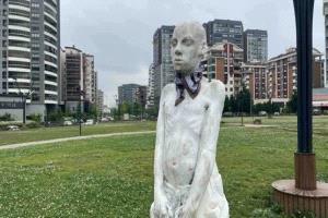 جدل واسع في تركيا بعد نصب تمثال “غامض” بحديقة عامة.. والبلدية تستجيب لمطالب السكان
