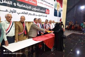 تعز تحتفي باليوم العالمي للعمال وتكرّم 150 عاملاً تقديرًا لعطائهم