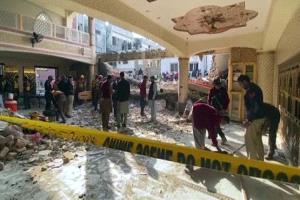 قتلى وجرحى بهجوم انتحاري استهدف نقطة أمنية في باكستان