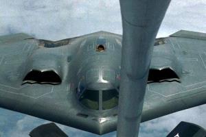 فيديو لطائرة “B-2” الشبحية يثير التساؤلات بعد نشره من مساعد ترامب
