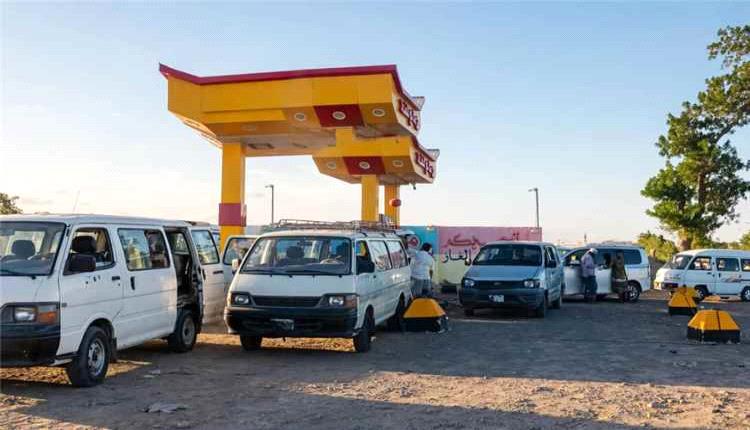 بتوجيهات محافظ لحج.. تدشين آلية جديدة لتوزيع الغاز على وسائل النقل في الحوطة وتبن