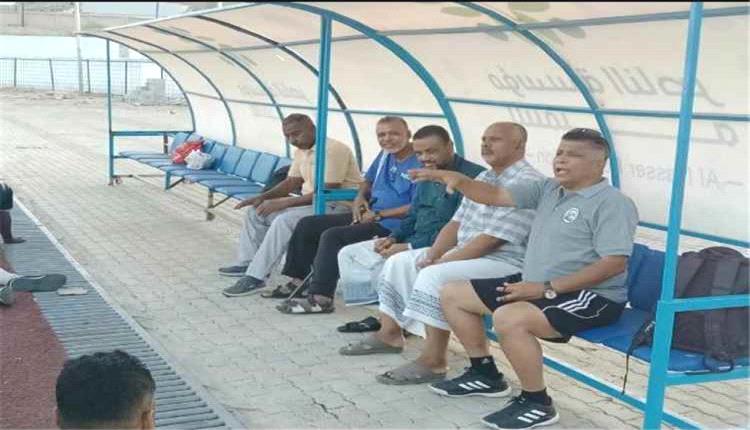 اتحاد كرة القدم بساحل حضرموت يبحث مع الحكام أبرز تحديات التحكيم