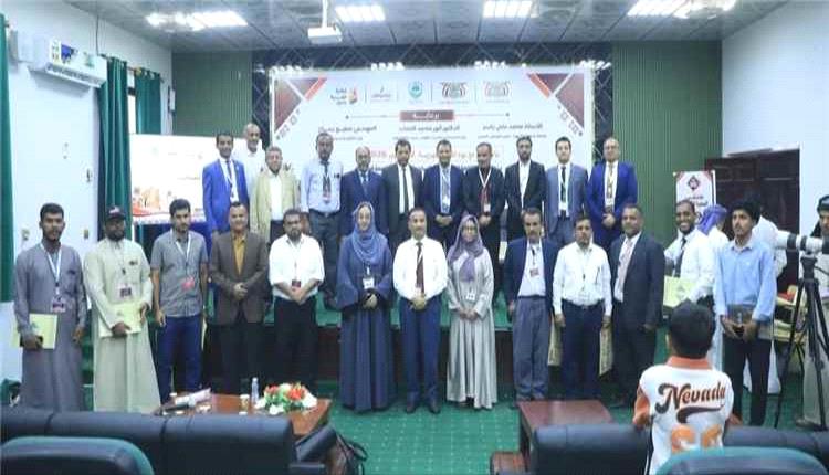 كلية التربية بجامعة عدن تحضر ملتقى المهرة الثقافي لتعزيز الاهتمام باللغة والتراث اليمني