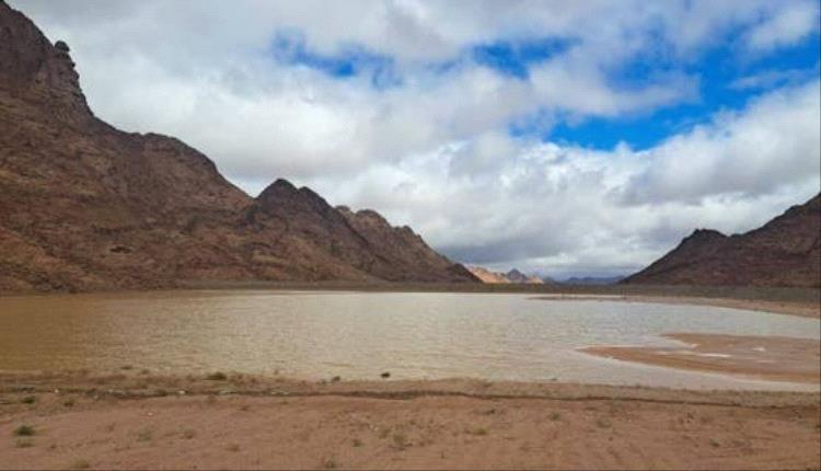 برق ورعد وأمطار رعدية تضرب مناطق بمصر.. والأرصاد تحذر من السيول