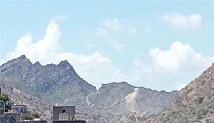 قصف حوثي يطال قرى الصبيحة وسقوط شهيد وإصابات بين المدنيين