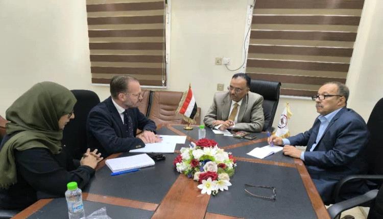 رئيس مصلحة الجمارك يبحث مع المستشار الاقتصادي للمبعوث الأممي تسهيل انسياب السلع