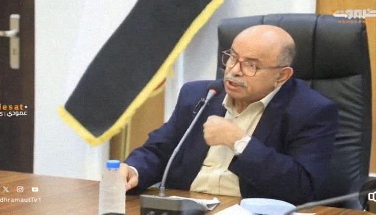 الخنبشي يرفض قرار إيقاف مدير منفذ الوديعة ويوجه باستمراره في مهامه