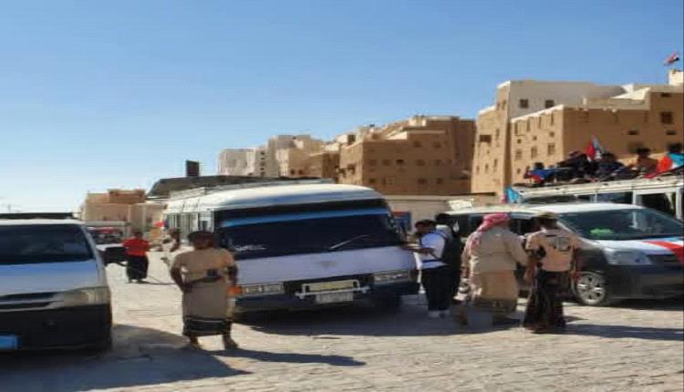 حشود أبناء شبام تتجه إلى سيئون للمشاركة في مليونية التعبئة الشعبية للدفاع عن الجنوب