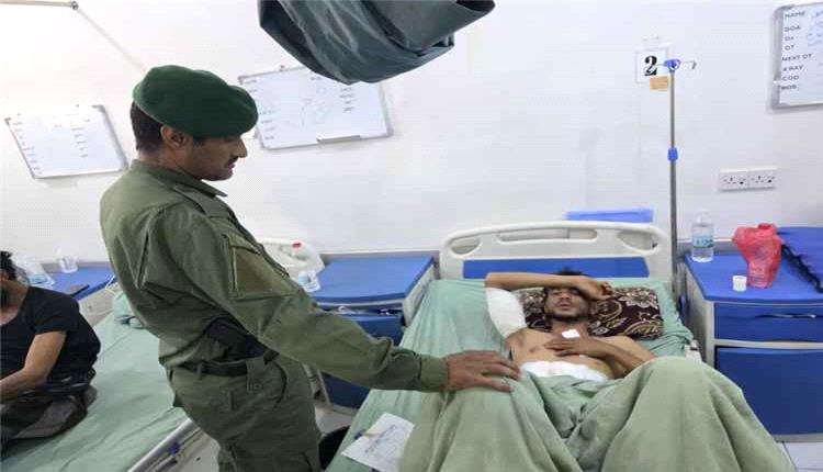 العميد جلال الربيعي يزور جرحى القوات المسلحة في عدن ويشدد على توفير الرعاية اللازمة لهم