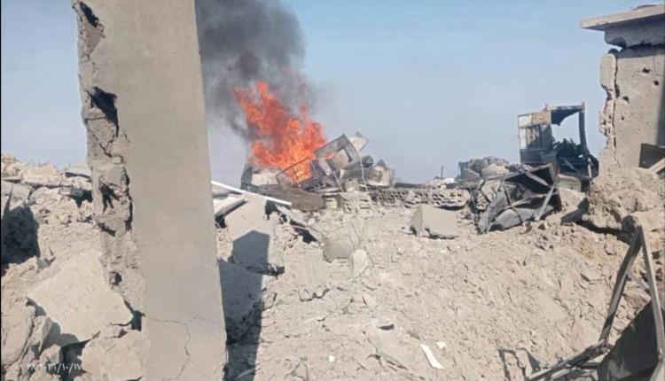 طيران التحالف يدمر منصة إطلاق صواريخ حوثية في جبل حبشي بتعز
