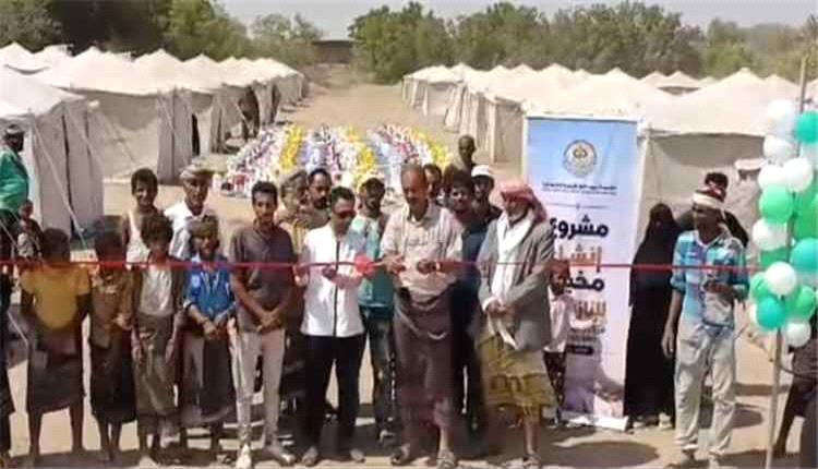 لحج.. افتتاح مخيم جديد للنازحين في تبن وتوزيع مساعدات لـ85 أسرة