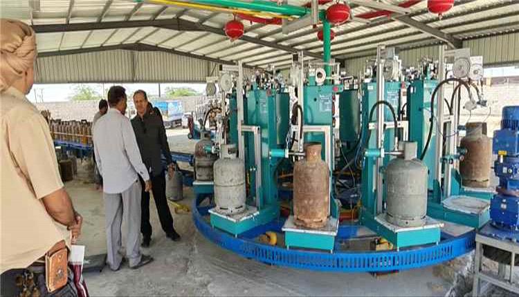 حملة إسعافية لتعزيز إمدادات الغاز المنزلي في مديرية ساه بحضرموت