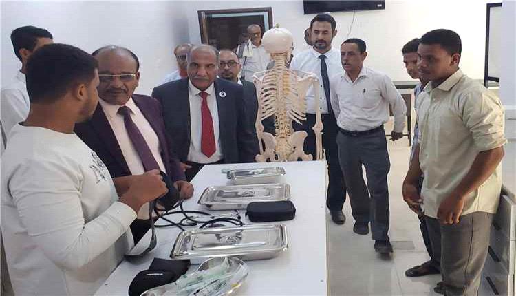 افتتاح معهد أرض الأحقاف للعلوم الطبية في سيئون لتعزيز تأهيل الكوادر الصحية
