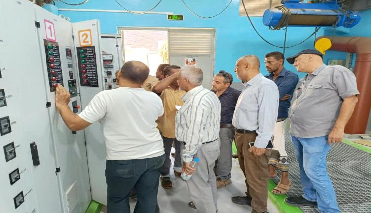 حداد يتفقد التشغيل التجريبي لمشروع تأهيل محطة الصرف الصحي بصيرة