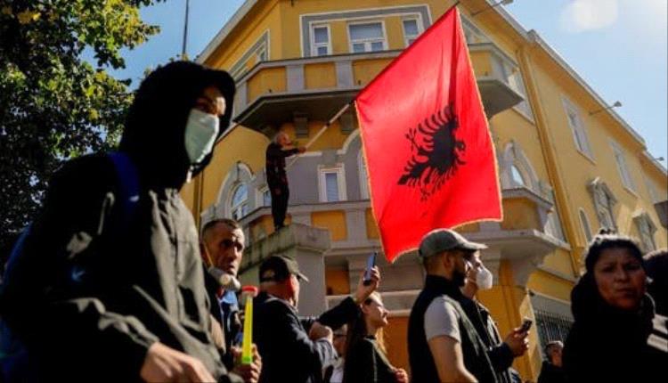 رئيس وزراء ألبانيا يتهم جهات خارجية بتأجيج العنف وعرقلة مسار الانضمام إلى الاتحاد الأوروبي