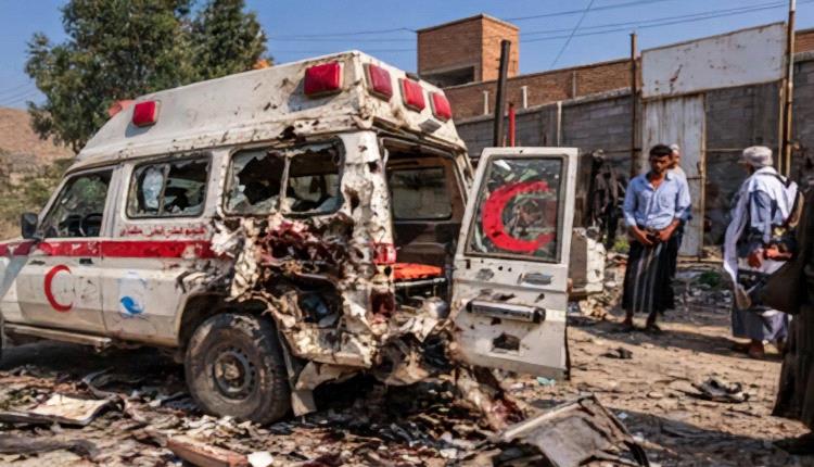 الحوثيون يستهدفون سيارة إسعاف في تعز ويقتلون سائقها