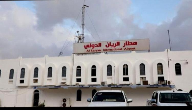 هجوم بطائرات مسيّرة يستهدف قاعدة الريان العسكرية في ساحل حضرموت
