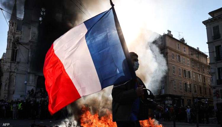 احتجاجات فرنسا تتصاعد وتكبّد آلاف الشركات خسائر.. وحظر تجول لاحتواء العنف