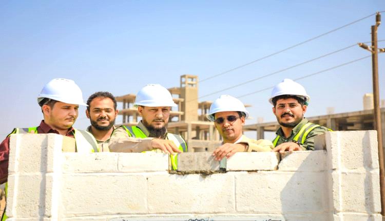 عدن على موعد مع مشروع جديد.. تأهيل طريق حيوي وتحويله إلى اتجاهين لتخفيف الزحام