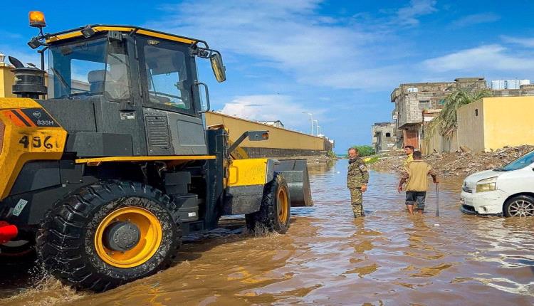 صيرة تنفذ حملة لشفط مياه الأمطار ورفع المخلفات بتوجيهات بن جرادي