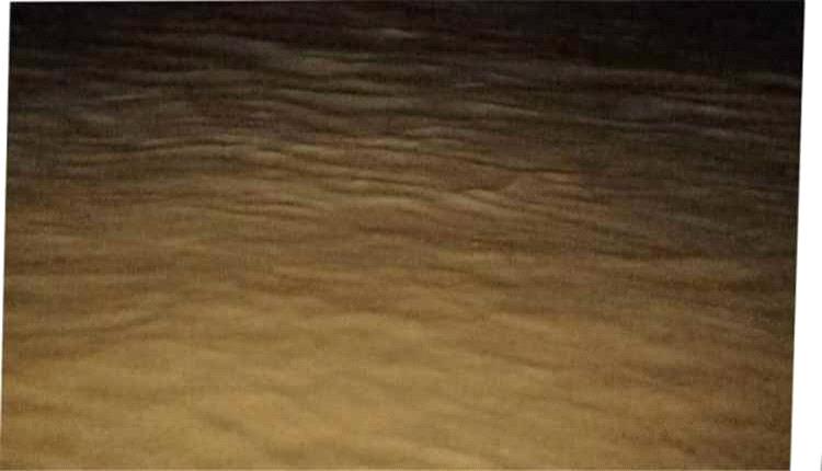 سيول جارفة تقطع الطريق الدولي بين حضرموت والعاصمة عدن في وادي أحور