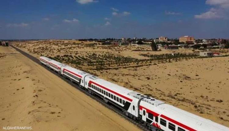 مصر تبدأ تركيب قضبان قطار العريش–طابا في سيناء