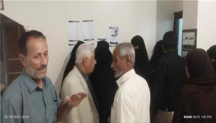 رئيس جامعة لحج يتفقد سير التسجيل والقبول في كلية الطب والعلوم الصحية
