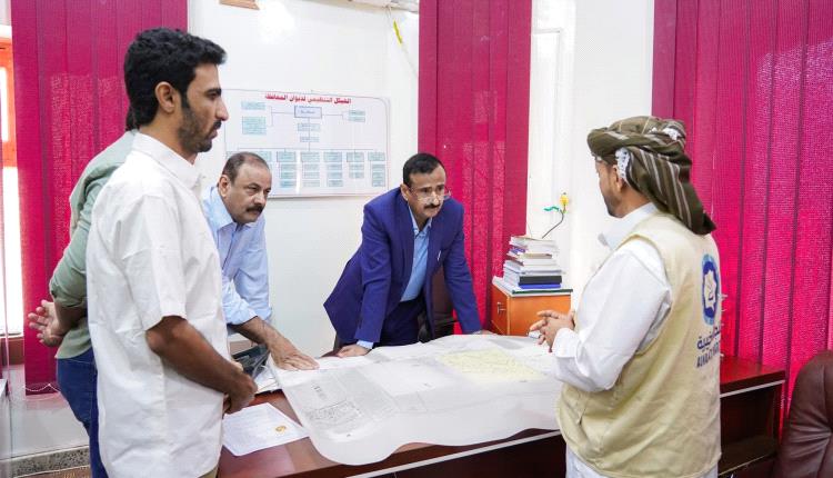 المحافظ بن الوزير يبحث مع هيئة الاراضي و جمعية النجاة الكويتية إنشاء مدينة الشهداء السكنية بشبوة