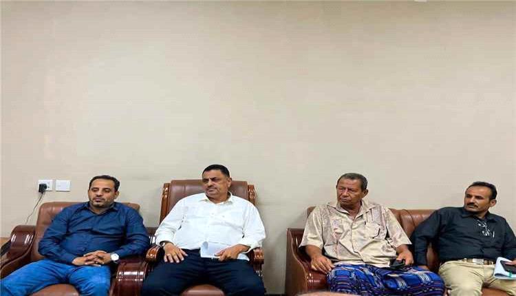 لحج: اجتماع يبحث إنشاء المدينة الصناعية والمستودعات الاستراتيجية وتأهيل المنشآت الزراعية