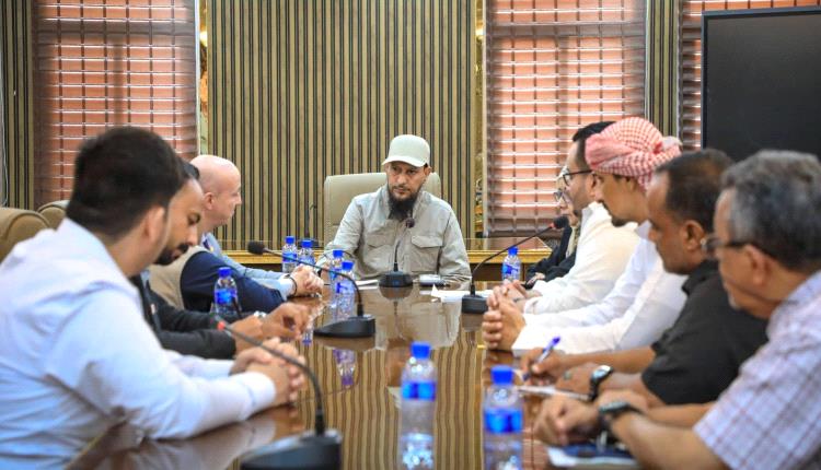 46 ألف نازح يغرقون عدن.. المحافظ يكشف الرقم الصادم للأمم المتحدة