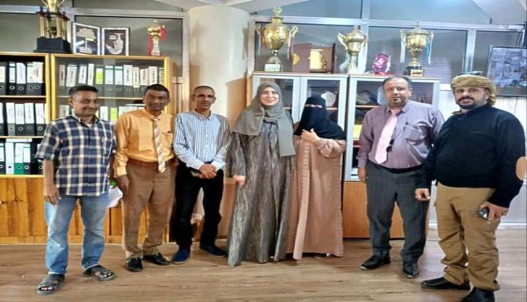 انتقالي عدن يبحث ضمان رفع علم الجنوب وترديد نشيده في المدارس

