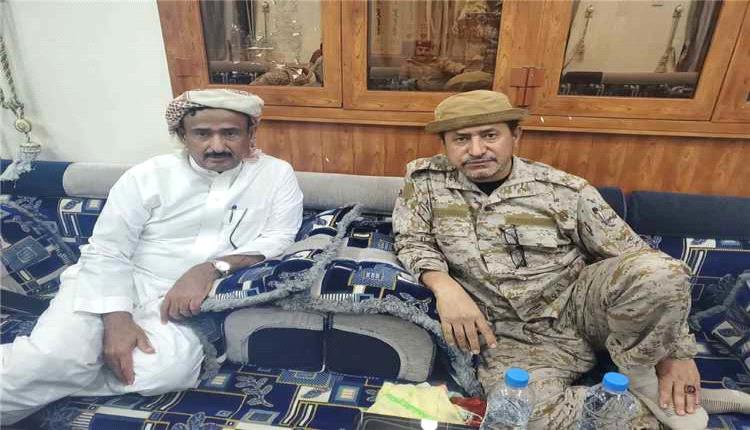 جحدل حنش يلتقي محافظ شبوة عقب عودته إلى عتق