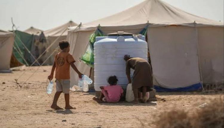 مليشيا الحوثي تصعّد قصف القرى السكنية في لحج وتعز وتفاقم موجات النزوح